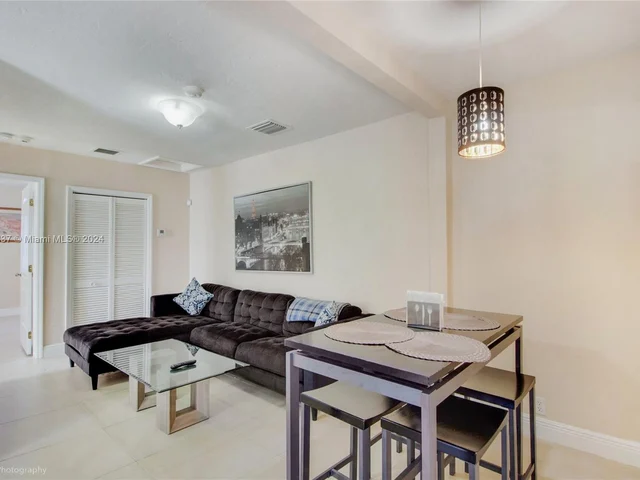 518 SW 7th Ave # 520, Miami FL 33130