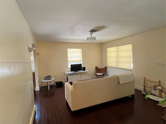 436 NE 108th St, Miami FL 33161