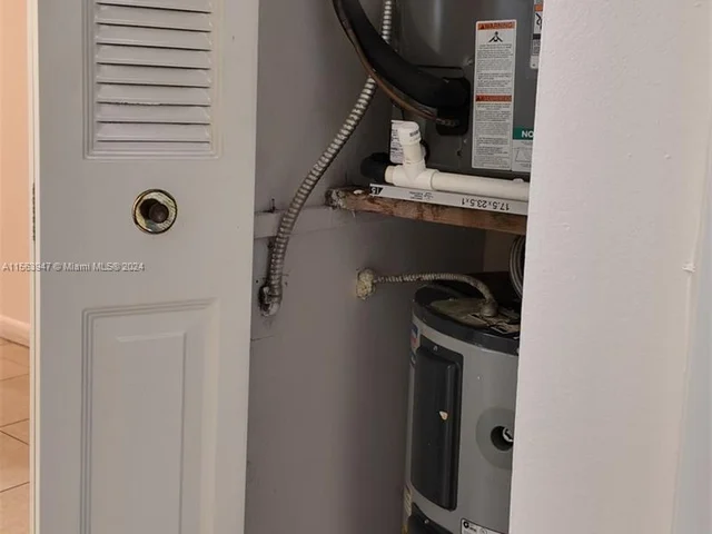 1900 W 54th St # 220, Hialeah FL 33012