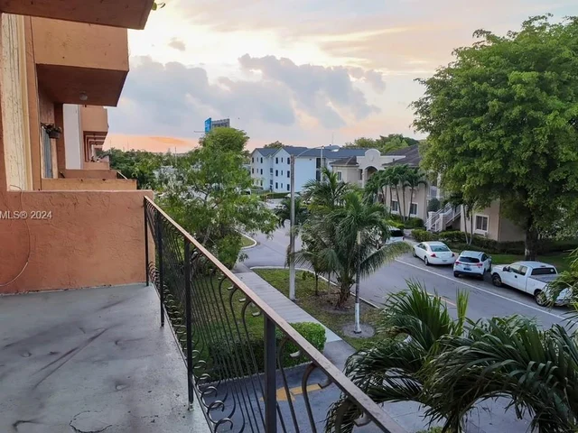 1900 W 54th St # 220, Hialeah FL 33012