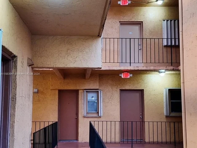 1900 W 54th St # 220, Hialeah FL 33012