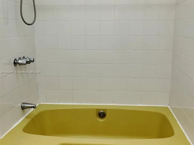 1900 W 54th St # 220, Hialeah FL 33012