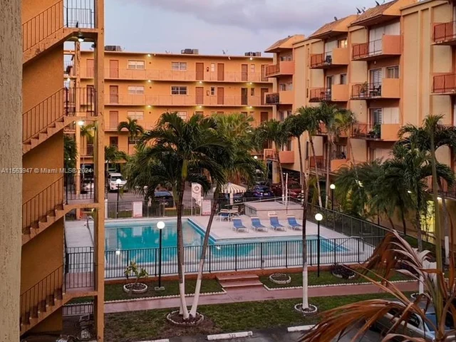 1900 W 54th St # 220, Hialeah FL 33012