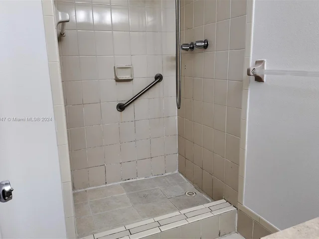 1900 W 54th St # 220, Hialeah FL 33012