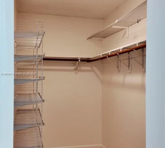 1900 W 54th St # 220, Hialeah FL 33012