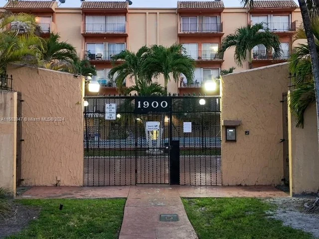 1900 W 54th St # 220, Hialeah FL 33012