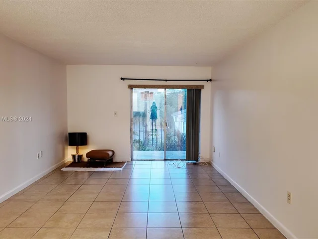 1900 W 54th St # 220, Hialeah FL 33012