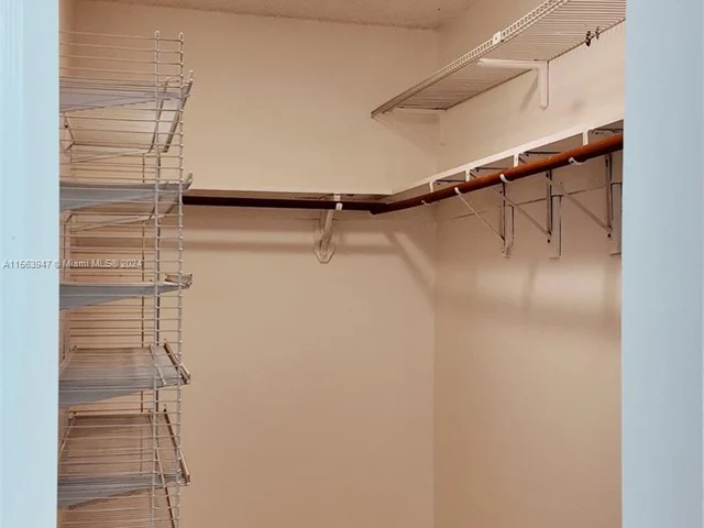 1900 W 54th St # 220, Hialeah FL 33012