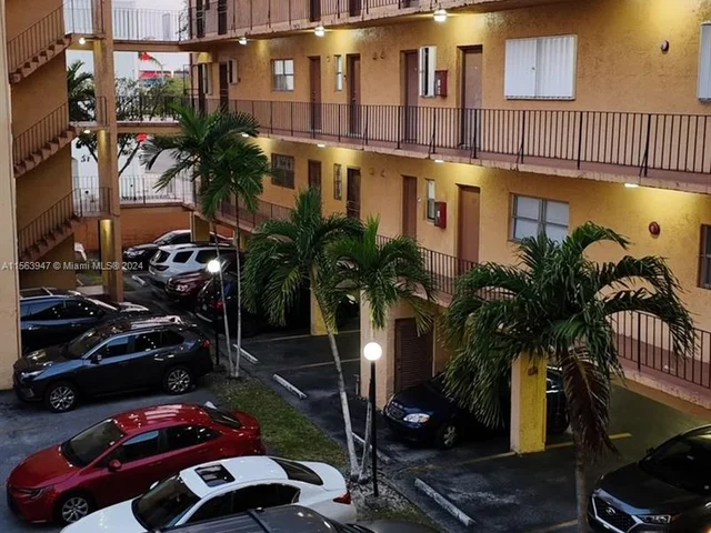 1900 W 54th St # 220, Hialeah FL 33012