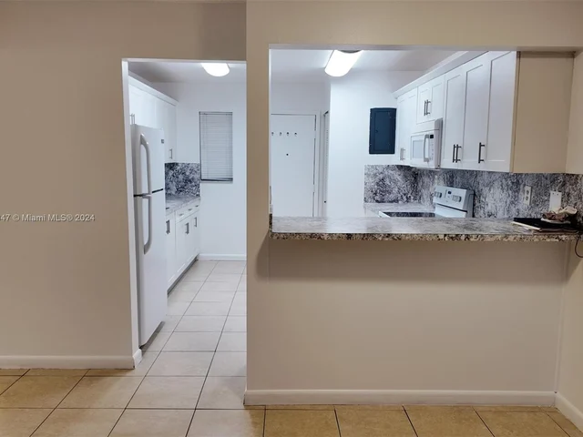 1900 W 54th St # 220, Hialeah FL 33012