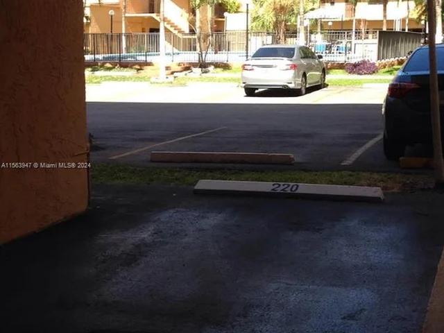 1900 W 54th St # 220, Hialeah FL 33012