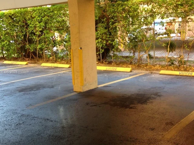1900 W 54th St # 220, Hialeah FL 33012