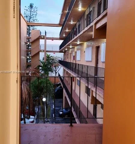 1900 W 54th St # 220, Hialeah FL 33012