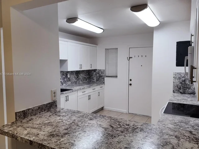 1900 W 54th St # 220, Hialeah FL 33012