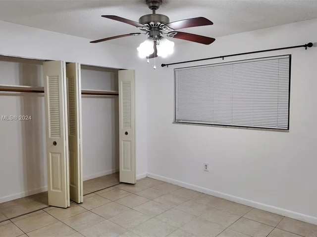 1900 W 54th St # 220, Hialeah FL 33012