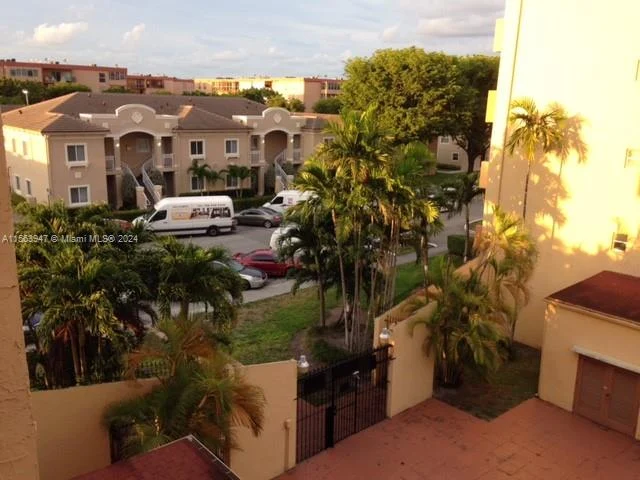 1900 W 54th St # 220, Hialeah FL 33012