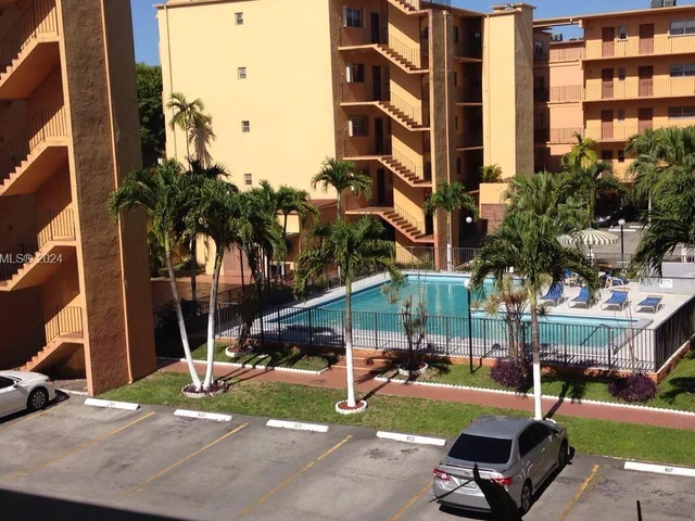 1900 W 54th St # 220, Hialeah FL 33012