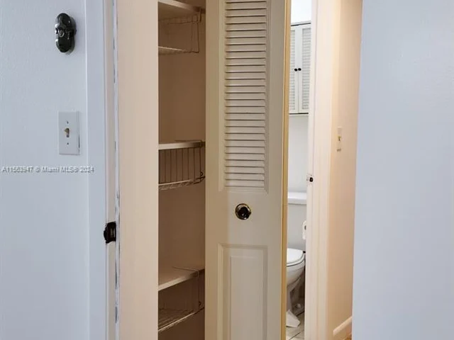 1900 W 54th St # 220, Hialeah FL 33012