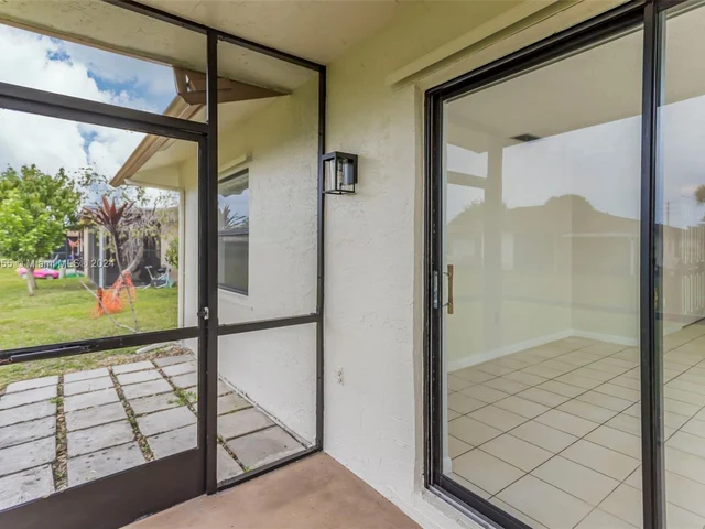 10935 NW 29th Ct, Sunrise FL 33322