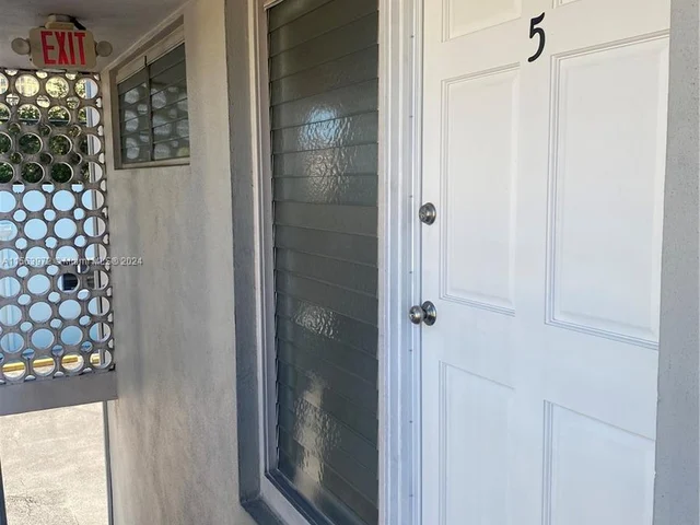 100 Madeira Ave # 5, Coral Gables FL 33134