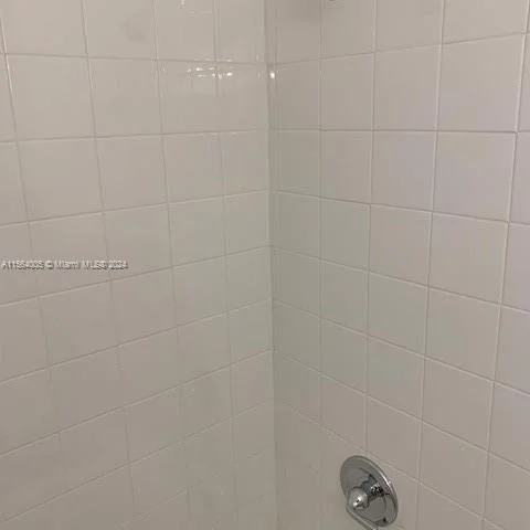 1095 W 77th St # 312, Hialeah FL 33014