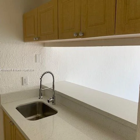 1095 W 77th St # 312, Hialeah FL 33014