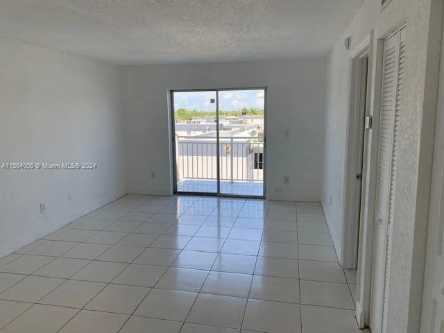 1095 W 77th St # 312, Hialeah FL 33014