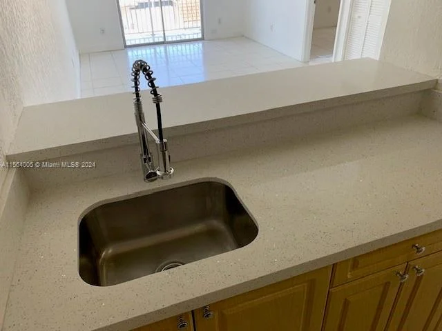 1095 W 77th St # 312, Hialeah FL 33014