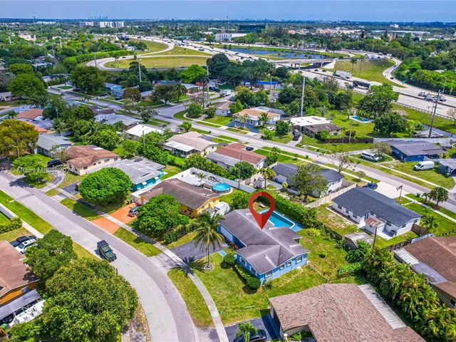 721 SW 64th Ter, Pembroke Pines FL 33023