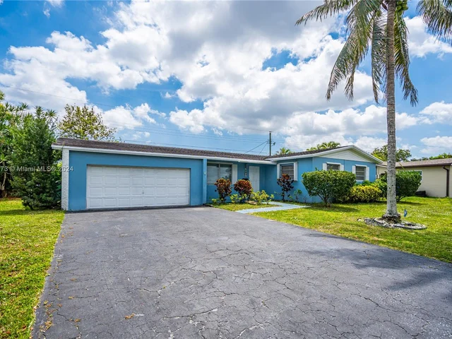 721 SW 64th Ter, Pembroke Pines FL 33023