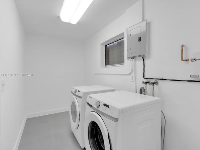 721 SW 64th Ter, Pembroke Pines FL 33023