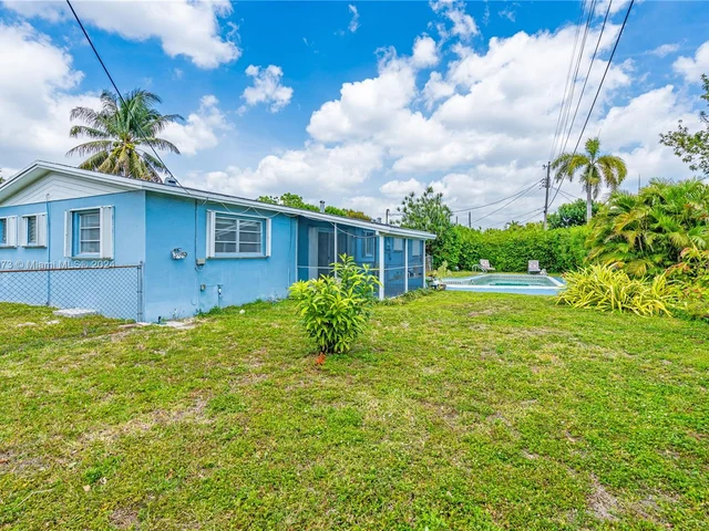 721 SW 64th Ter, Pembroke Pines FL 33023