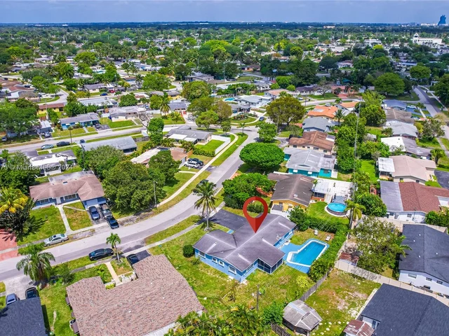 721 SW 64th Ter, Pembroke Pines FL 33023