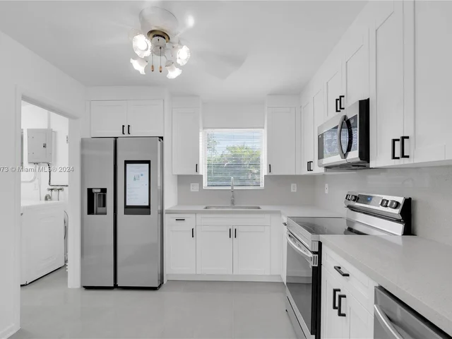 721 SW 64th Ter, Pembroke Pines FL 33023