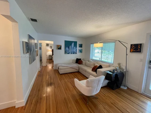 1545 NE 138th St, North Miami FL 33161