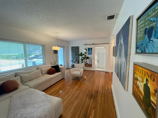 1545 NE 138th St, North Miami FL 33161