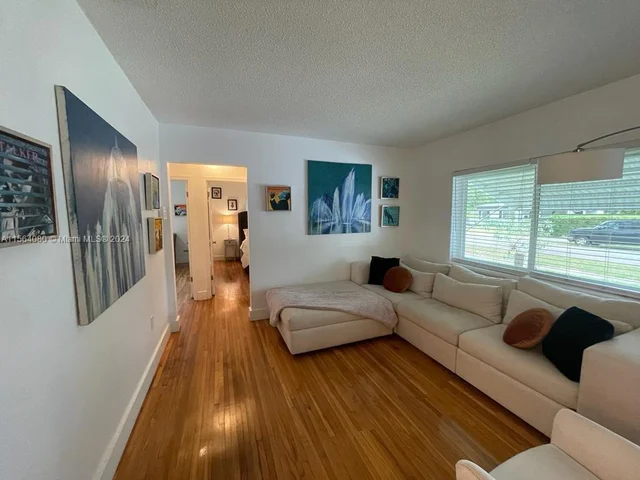 1545 NE 138th St, North Miami FL 33161