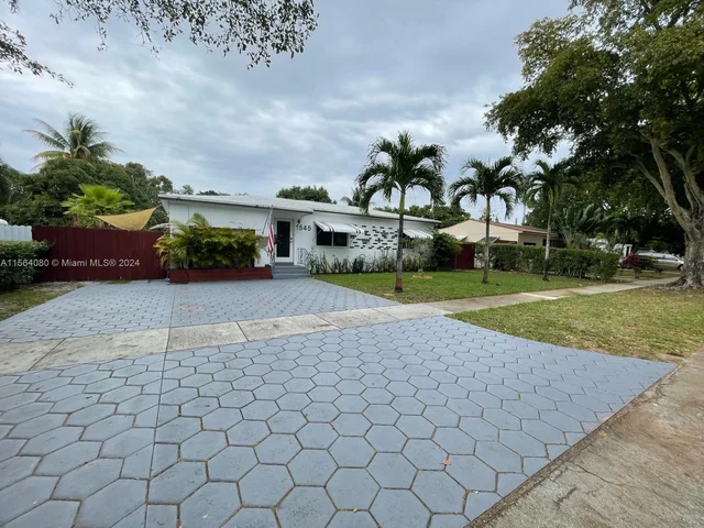 1545 NE 138th St, North Miami FL 33161