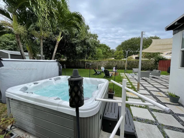 1545 NE 138th St, North Miami FL 33161