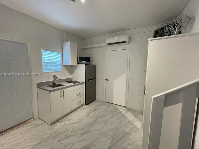 1545 NE 138th St, North Miami FL 33161