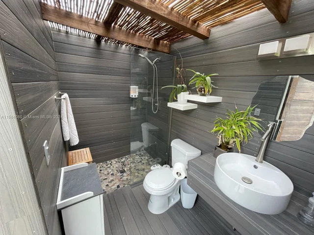 1545 NE 138th St, North Miami FL 33161