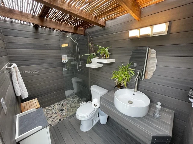 1545 NE 138th St, North Miami FL 33161