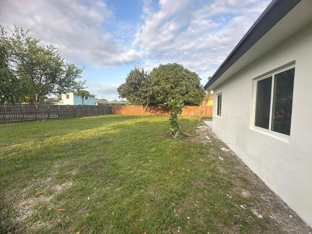 901 NW 153rd St, Miami FL 33169