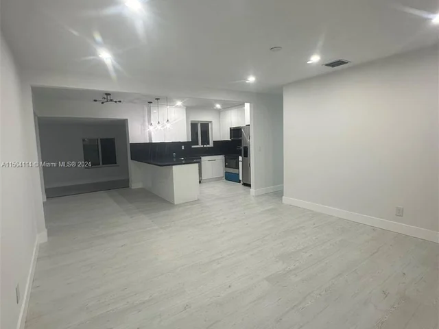 901 NW 153rd St, Miami FL 33169