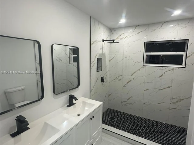 901 NW 153rd St, Miami FL 33169