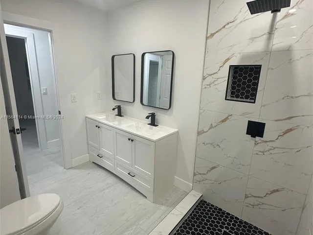 901 NW 153rd St, Miami FL 33169