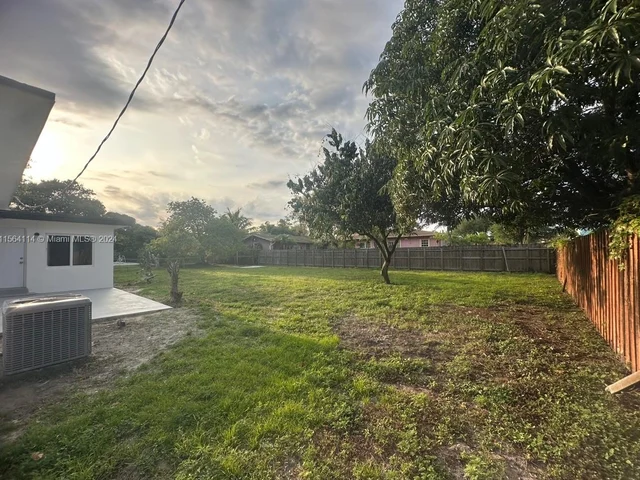 901 NW 153rd St, Miami FL 33169