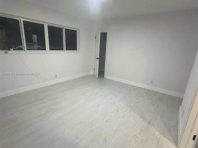 901 NW 153rd St, Miami FL 33169