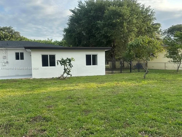 901 NW 153rd St, Miami FL 33169