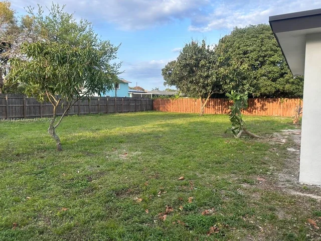 901 NW 153rd St, Miami FL 33169